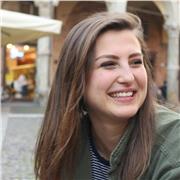 Laureata in giurisprudenza impartisce lezioni di diritto penale, civile, costituzionale, amministrativo e altro su richiesta